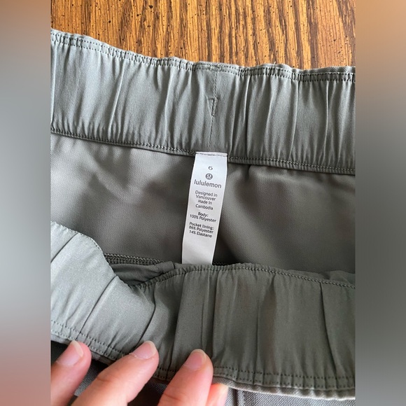 On the Fly pants in size 6 - Picture 3 of 4